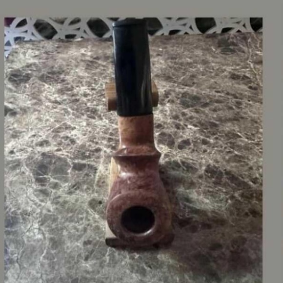Classic wooden pipe handcrafted. Stand included. New. - Picture 3 of 4
